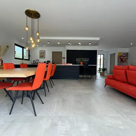 Modern With Pool Narbonne