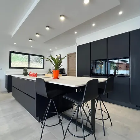 Holiday home Modern With Pool