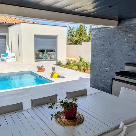 Modern With Pool Holiday home Narbonne