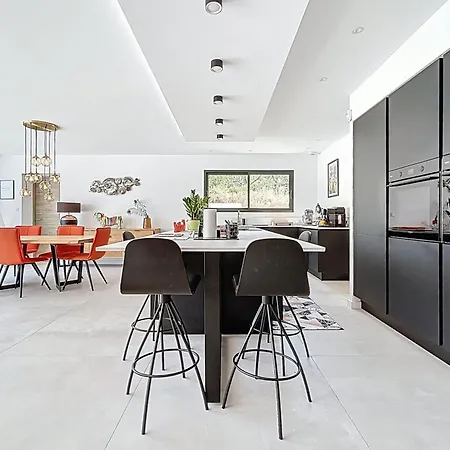 Feriehus Modern With Pool Narbonne