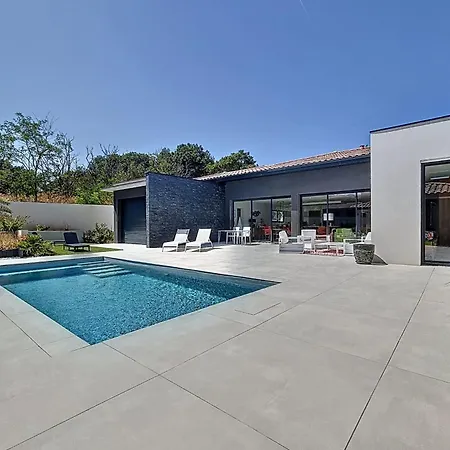Feriehus Modern With Pool Narbonne