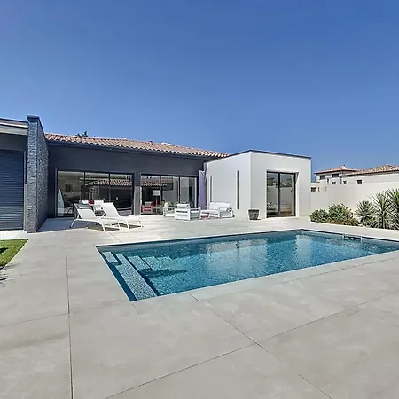 Modern With Pool Narbonne